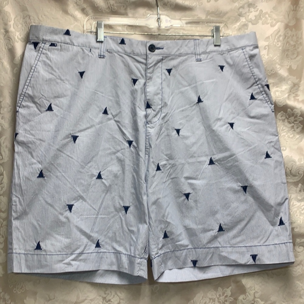 Tommy Hilfiger NWT Custom Fit size 40 Blue Pinstripe Shorts with Sailboats